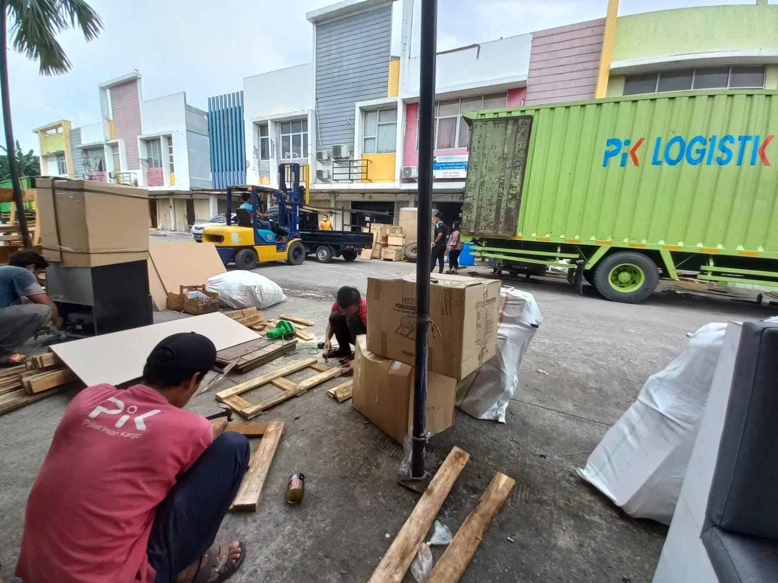 Insan Cargo - Jasa Ekspedisi Cargo Terdekat di JABODETABEK, Ekspedisi murah ke seluruh indonesia